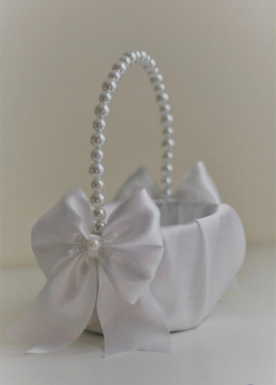 PANIER DE MARIAGE; EN SATIN ET PERLES NACRÉES