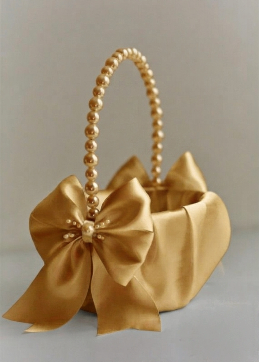 PANIER DE MARIAGE; EN SATIN ET PERLES NACRÉES